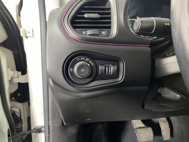 Used 2021 Jeep Renegade Limited AWD/4WD image 15
