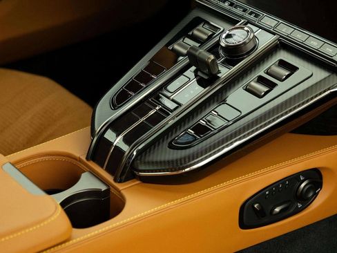 Used 2025 Aston Martin V8 Vantage Coupe image 35