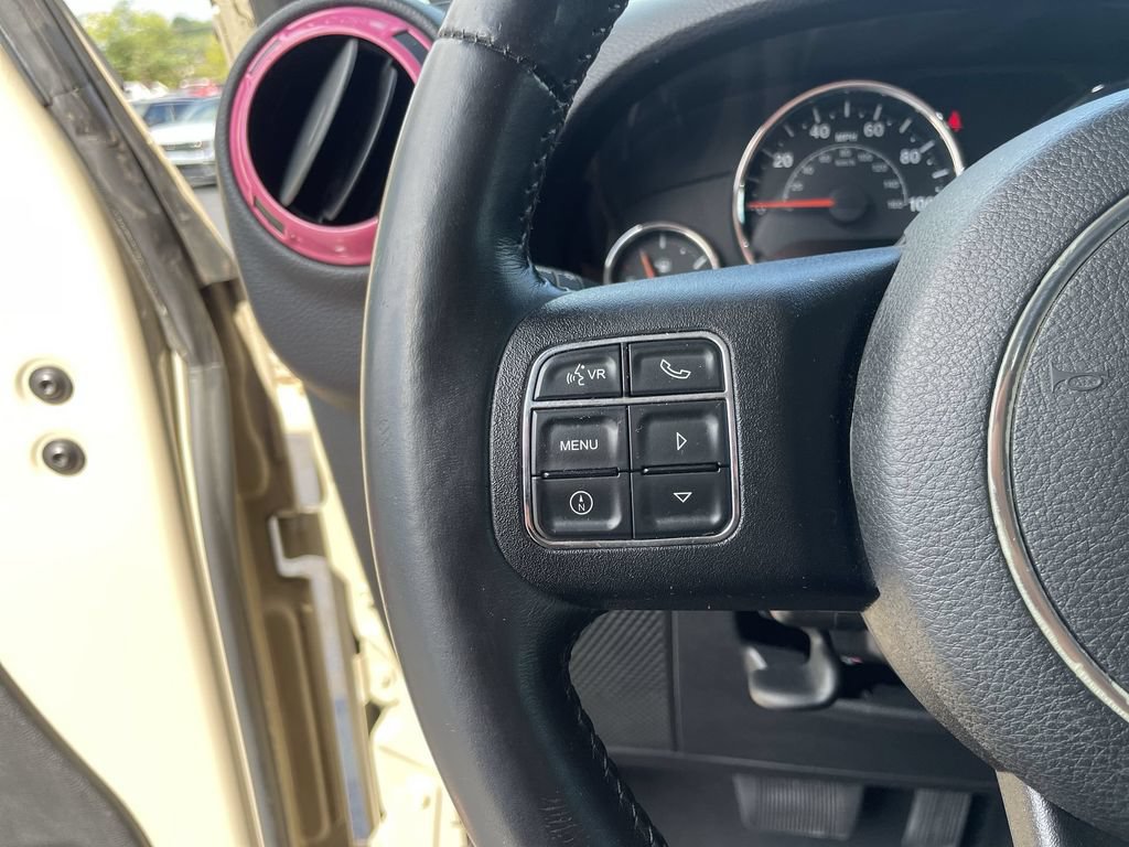 Used 2016 Jeep Wrangler Unlimited Sahara w/ Connectivity Group AWD/4WD image 14