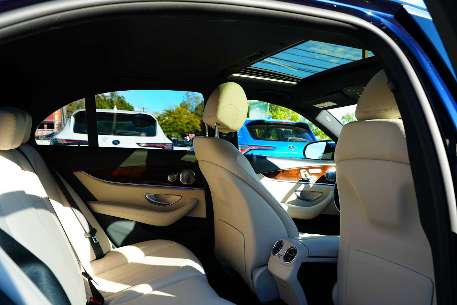 Used 2017 Mercedes-Benz E 300 4MATIC image 34