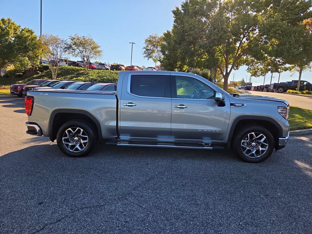 Used 2024 GMC Sierra 1500 SLT w/ SLT Premium Plus Package AWD/4WD image 9