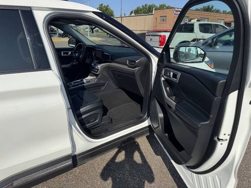 Certified 2020 Ford Explorer XLT w/ Equipment Group 202A AWD/4WD image 34