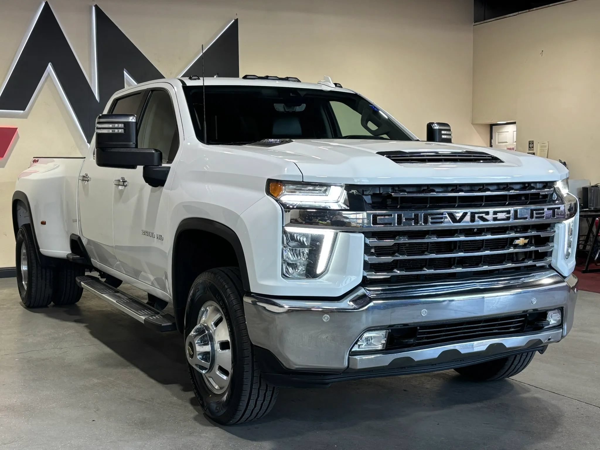 Used 2022 Chevrolet Silverado 3500 LTZ w/ LTZ Convenience Package AWD/4WD image 2
