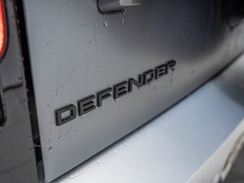 Used 2023 Land Rover Defender 110 S AWD/4WD image 19
