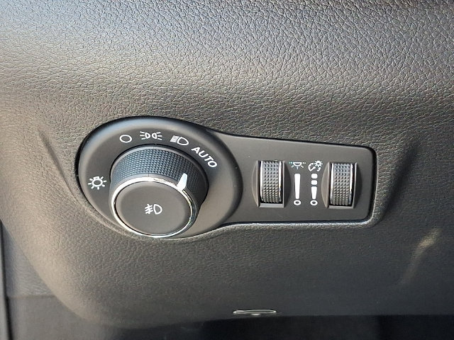 Used 2025 Jeep Compass Limited w/ Elite Group AWD/4WD image 24
