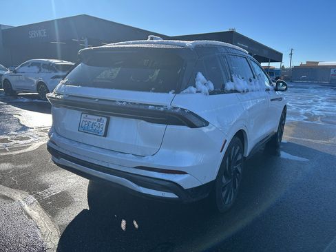 Used 2024 Lincoln Nautilus Reserve w/ Equipment Group 202A image 7