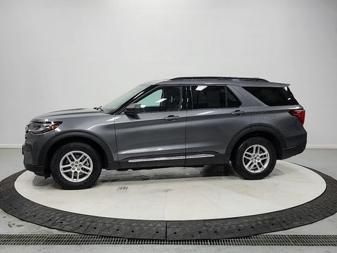 Used 2025 Ford Explorer Active AWD/4WD image 4