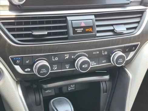 Used 2018 Honda Accord Touring image 14