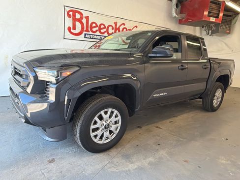 Used 2025 Toyota Tacoma SR5 image 2