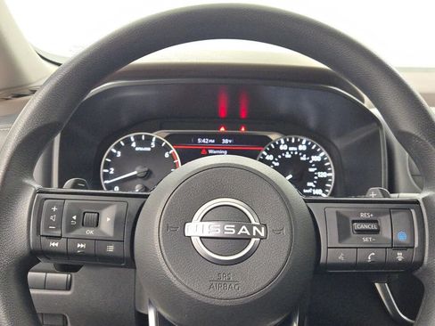 Used 2023 Nissan Rogue SV image 34