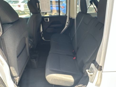 Used 2025 Jeep Wrangler Unlimited Sahara AWD/4WD image 30