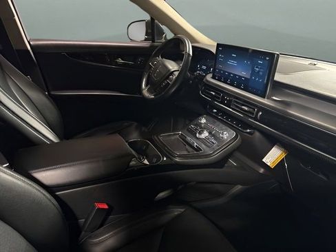 Used 2023 Lincoln Nautilus AWD image 18