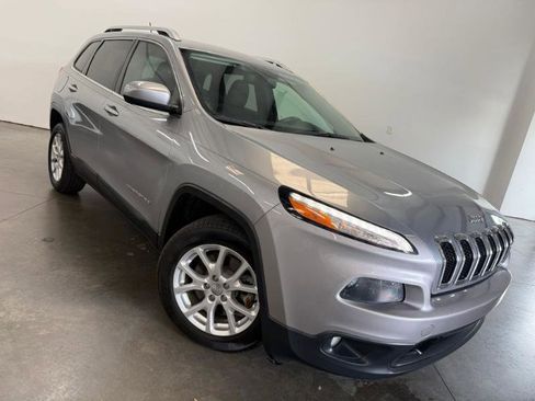 Used 2015 Jeep Cherokee Latitude w/ Comfort/Convenience Group FWD image 25