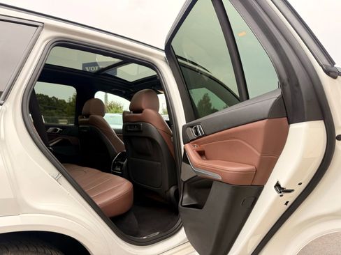 Used 2021 BMW X5 xDrive40i w/ M Sport Package image 24