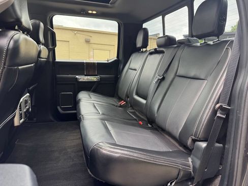 Used 2019 Ford F150 Lariat w/ Equipment Group 502A Luxury AWD/4WD image 19