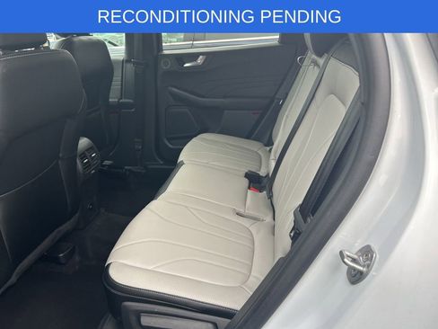 Used 2025 Ford Escape Platinum w/ Premium Technology Package image 9