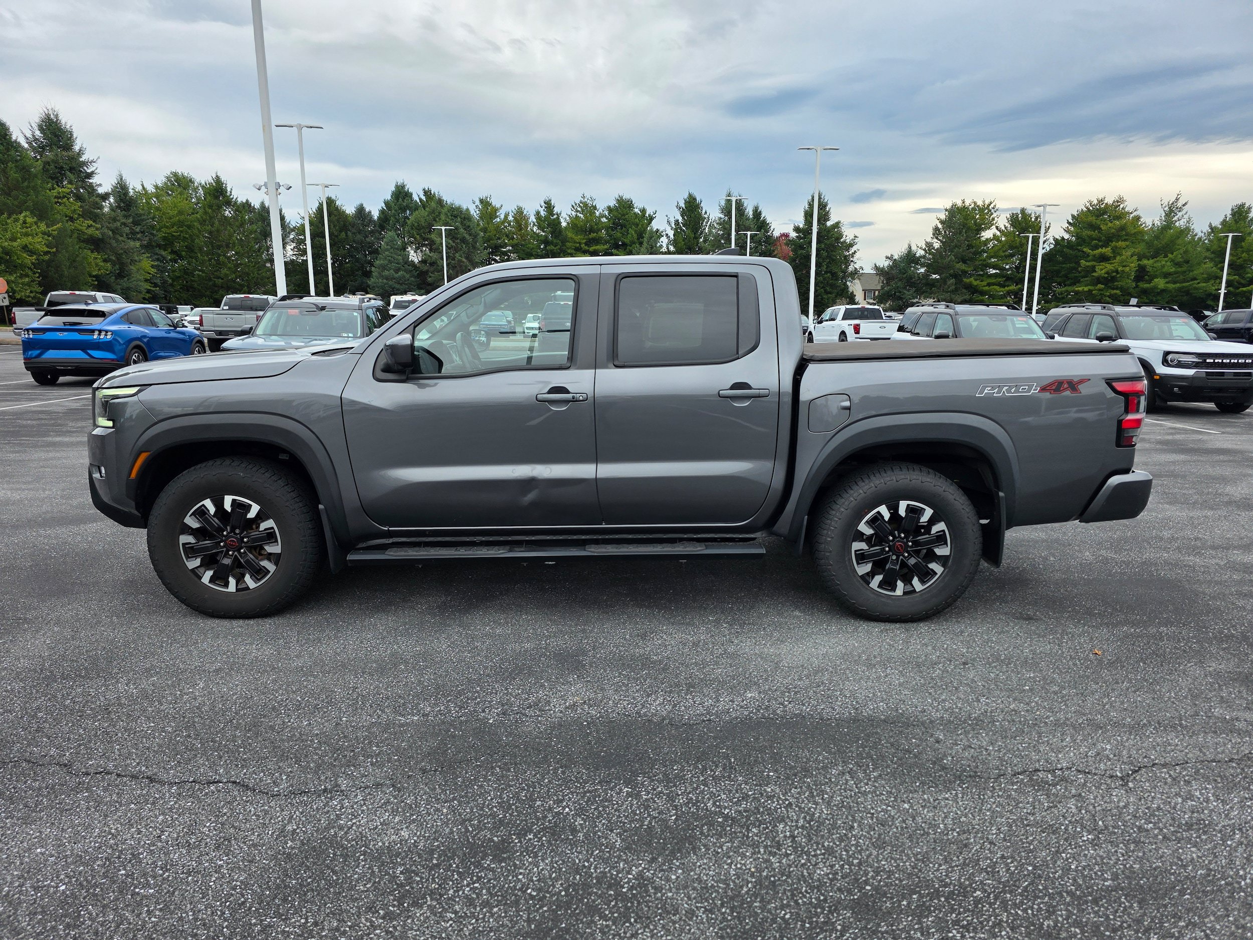 Used 2023 Nissan Frontier PRO-4X w/ Pro Convenience Package AWD/4WD image 2