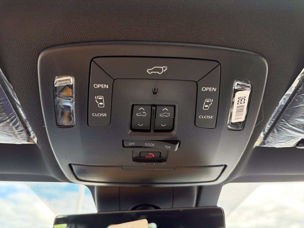 Used 2026 Toyota Sienna Platinum AWD/4WD image 32