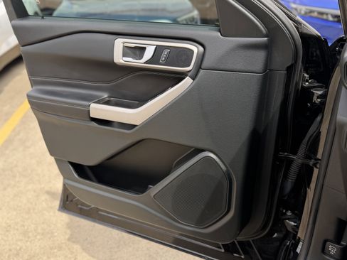 Certified 2024 Ford Explorer XLT RWD image 24