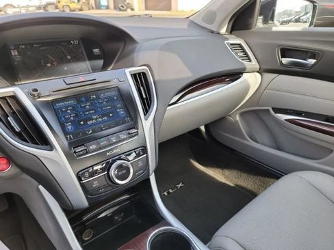 Used 2017 Acura TLX w/ Technology Package FWD image 18