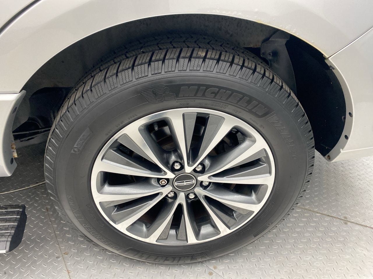 Used 2017 Lincoln Navigator Select AWD/4WD image 10