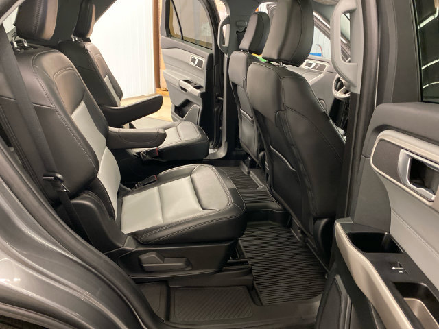 Used 2023 Ford Explorer XLT w/ Equipment Group 202A AWD/4WD image 32