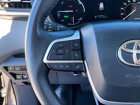 Used 2024 Toyota Sienna XLE image 11