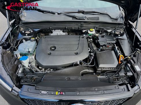 Used 2024 Volvo XC40 B5 Core image 39