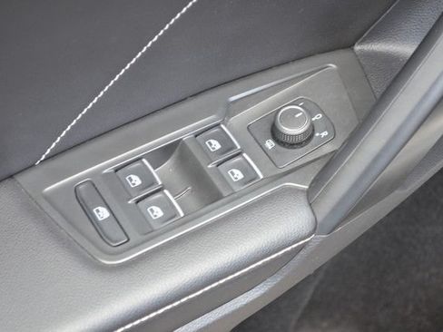 Used 2024 Volkswagen Tiguan SE AWD/4WD image 16