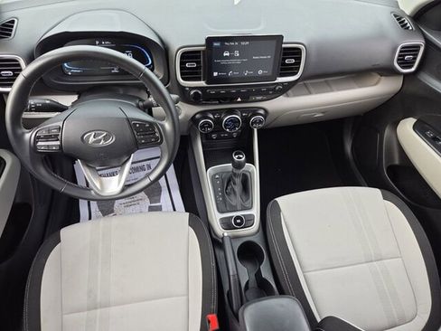 Used 2024 Hyundai Venue SEL image 10