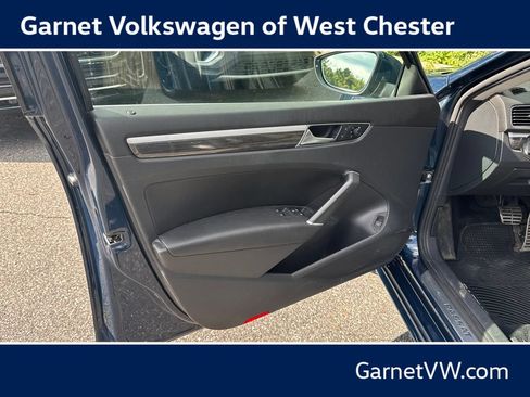 Used 2018 Volkswagen Passat 2.0T SEL Premium FWD image 10