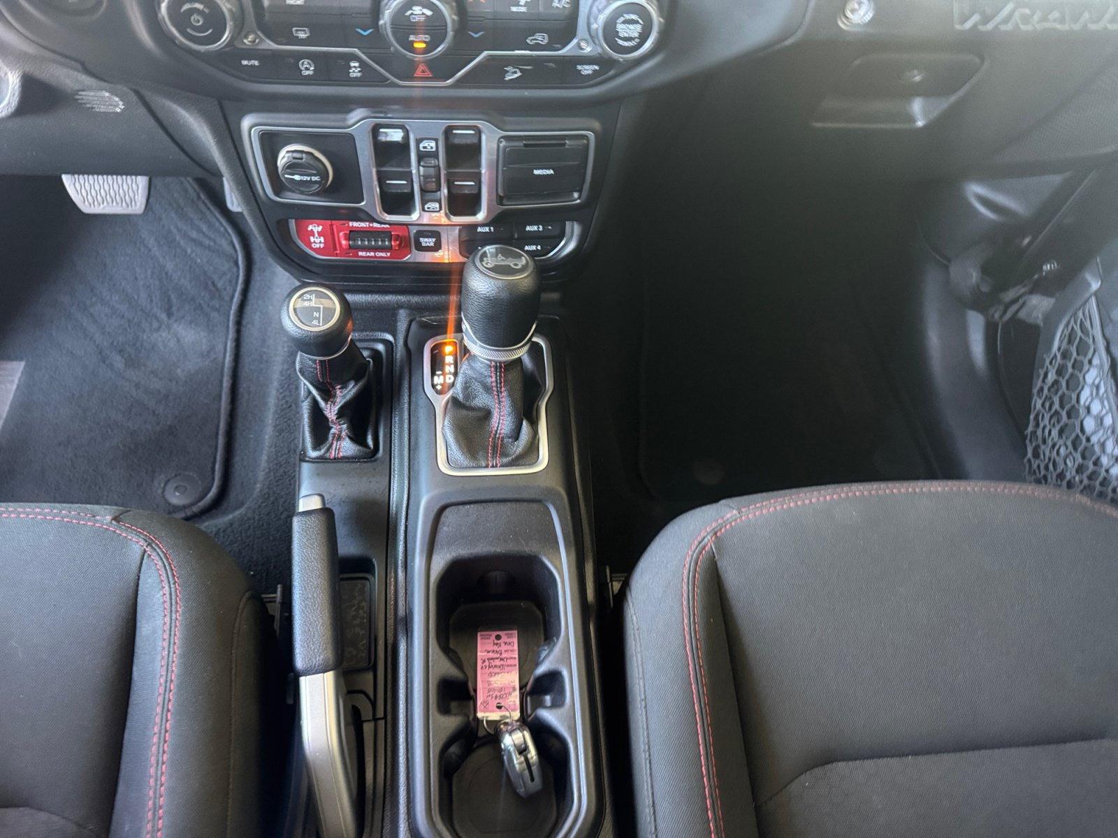 Used 2018 Jeep Wrangler Unlimited Rubicon AWD/4WD image 17