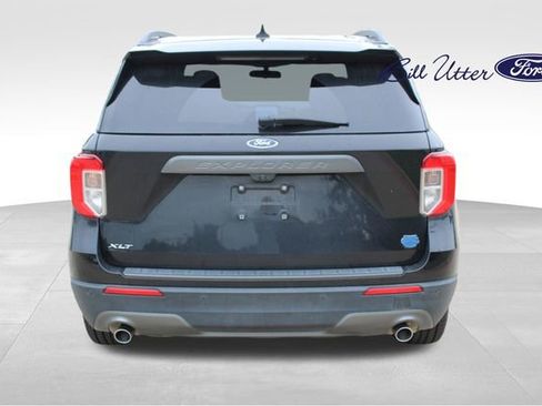 Certified 2022 Ford Explorer XLT w/ Equipment Group 202A RWD image 6