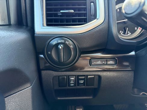 Used 2018 Nissan Titan SV w/ SV Convenience Package image 28