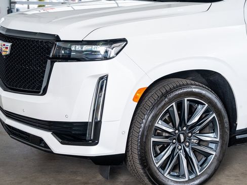 Used 2024 Cadillac Escalade ESV Sport Platinum w/ Heavy-Duty Trailer Package image 12