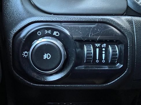 Used 2022 Jeep Wrangler Sport AWD/4WD image 9