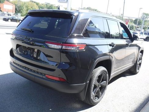 New 2025 Jeep Grand Cherokee Altitude image 8