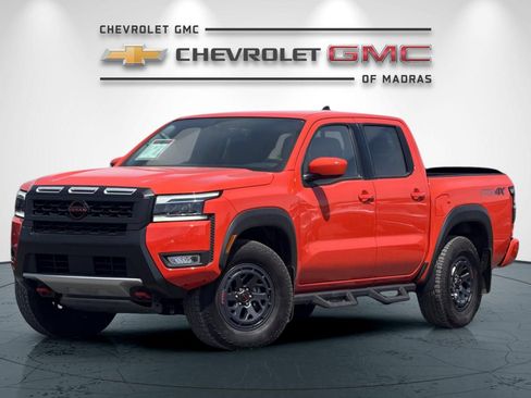 Used 2025 Nissan Frontier PRO-4X AWD/4WD image 7