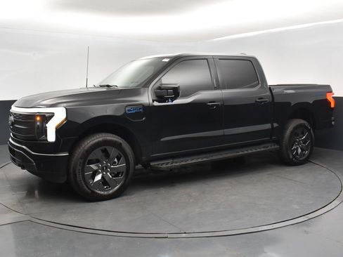 Used 2024 Ford F150 Lightning Lariat image 4
