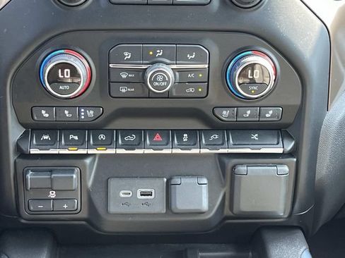 Used 2021 Chevrolet Silverado 1500 High Country w/ Technology Package AWD/4WD image 17
