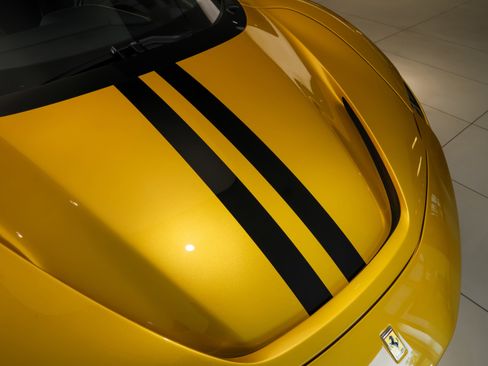 Used 2024 Ferrari SF90 Spider image 44