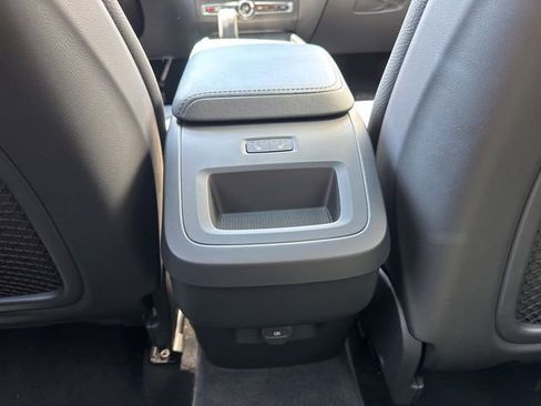 Used 2025 Volvo XC60 B5 Plus image 17