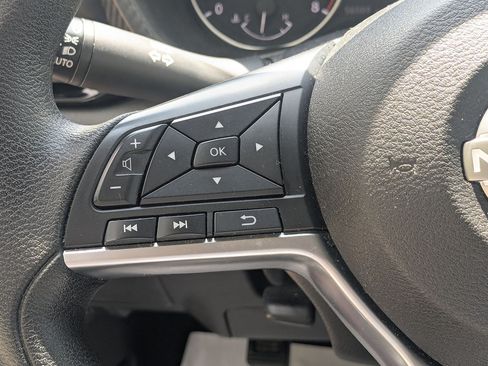 Used 2024 Nissan Sentra SV FWD image 17