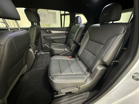 Certified 2025 Buick Enclave Sport Touring image 26