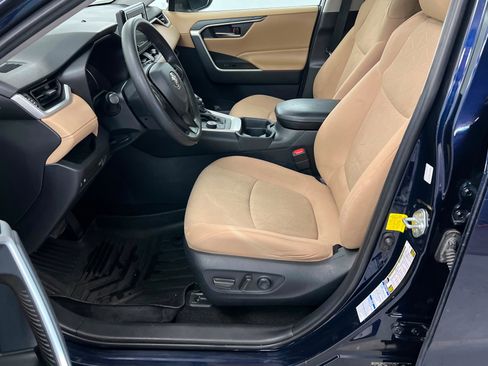 Certified 2019 Toyota RAV4 XLE w/ Convenience Package image 18