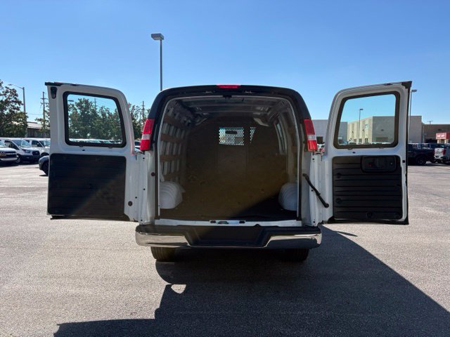 Used 2025 GMC Savana 2500 w/ Driver Convenience Package RWD image 6