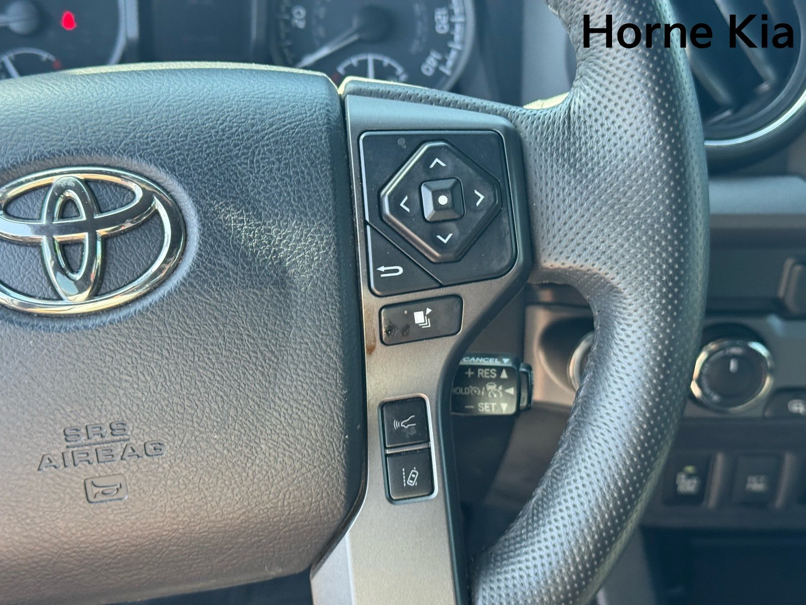 Used 2020 Toyota Tacoma TRD Off-Road w/ Technology Package AWD/4WD image 19