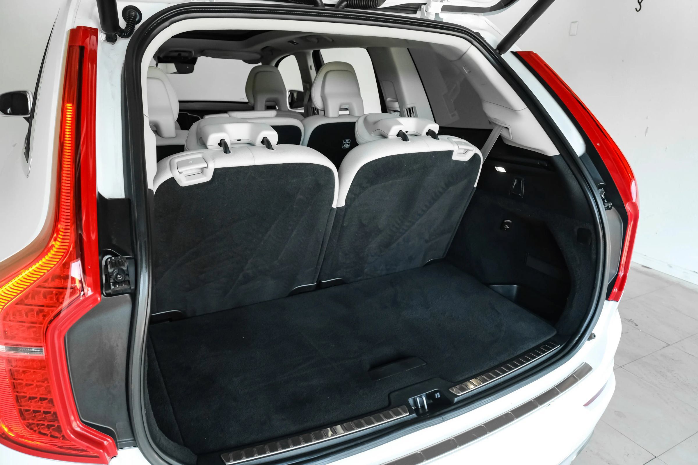 Used 2020 Volvo XC90 T5 Momentum w/ Protection Package Premier FWD image 44