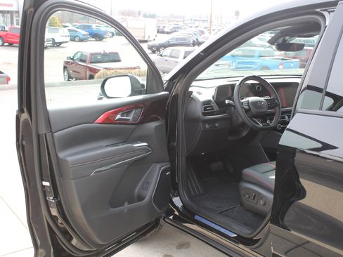 New 2026 Chevrolet Traverse RS image 8