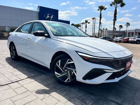 New 2025 Hyundai Elantra SEL FWD image 1
